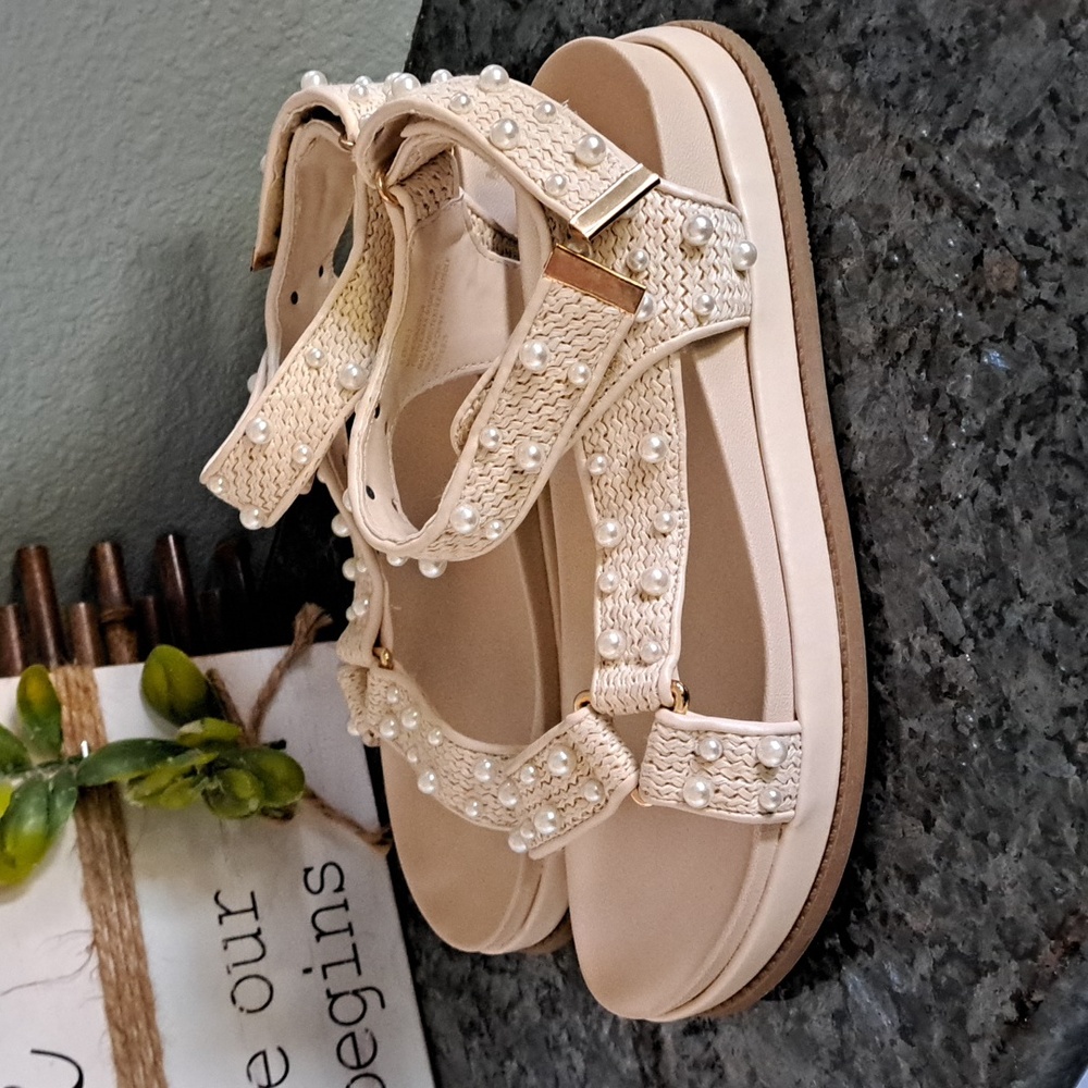 BCBGeneration Pearl Sandals | Size 9.5 - Picture 3 of 6